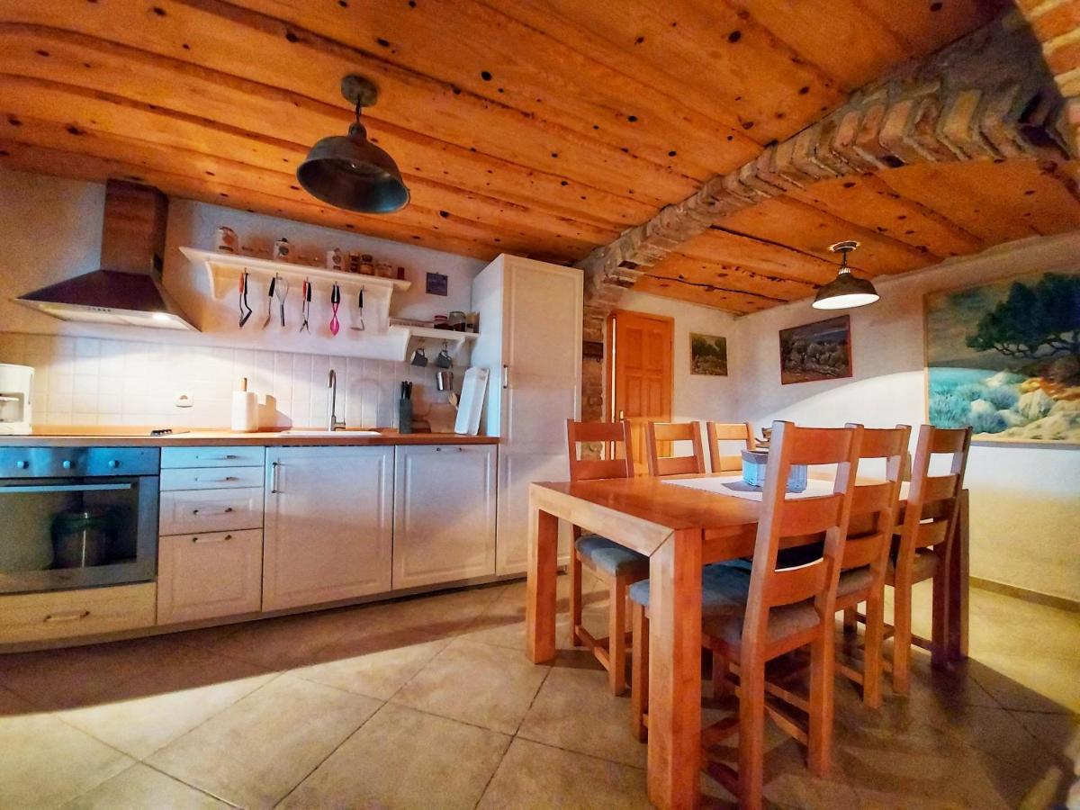 Peter'S Pine Cottage Korenica Kültér fotó