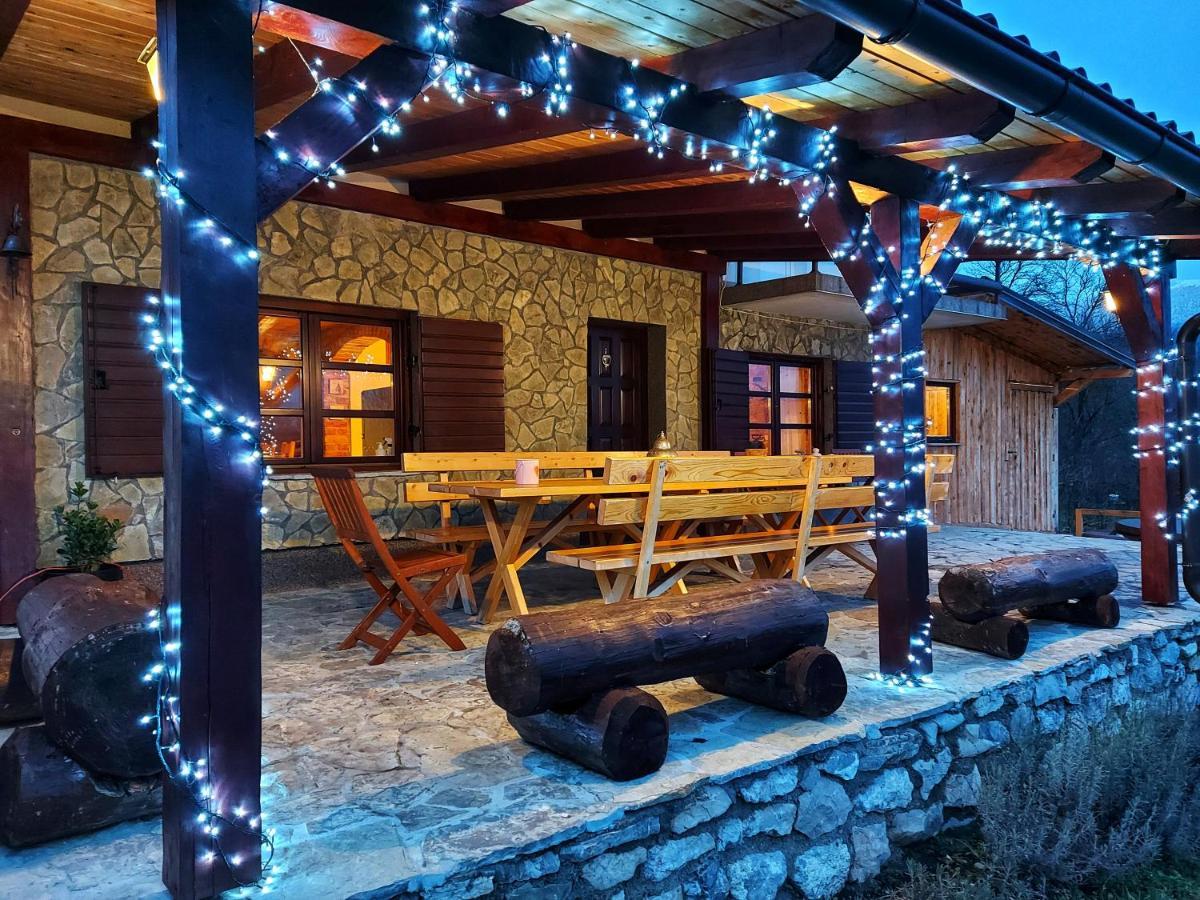 Peter'S Pine Cottage Korenica Kültér fotó
