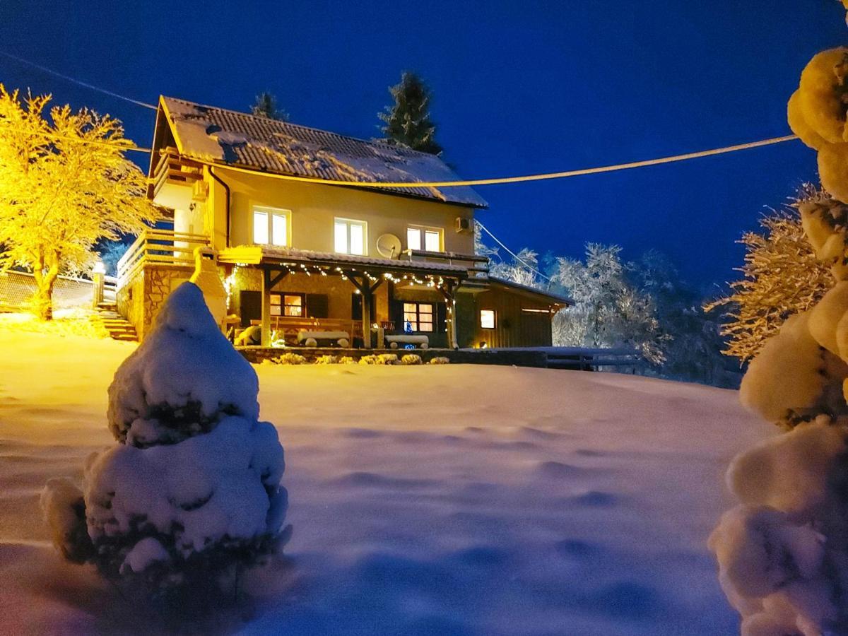 Peter'S Pine Cottage Korenica Kültér fotó