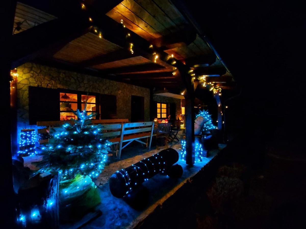 Peter'S Pine Cottage Korenica Kültér fotó