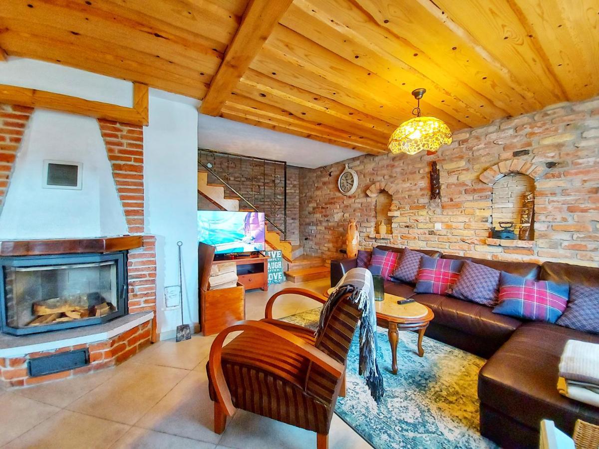 Peter'S Pine Cottage Korenica Kültér fotó