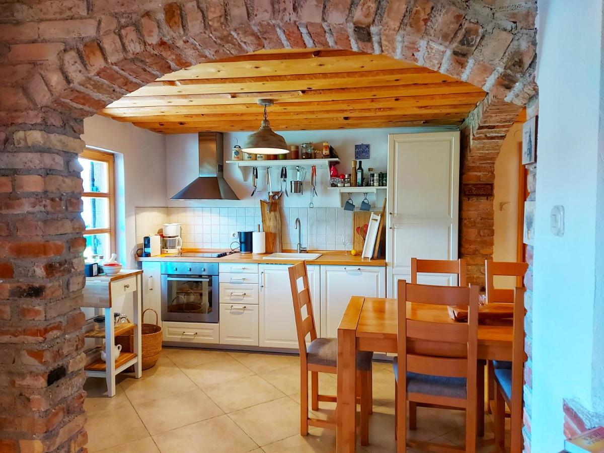 Peter'S Pine Cottage Korenica Kültér fotó